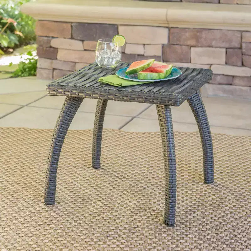 Table d'appoint d'extérieur en rotin avec pieds incurvés