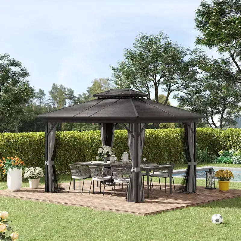 Tonnelle de jardin en métal à toit rigide avec parois latérales grillagées et rideaux, tonnelle à double toit