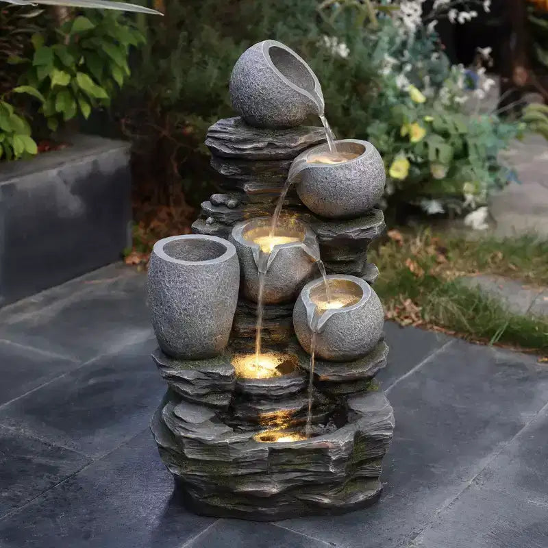Fontaine d'eau de jardin extérieure