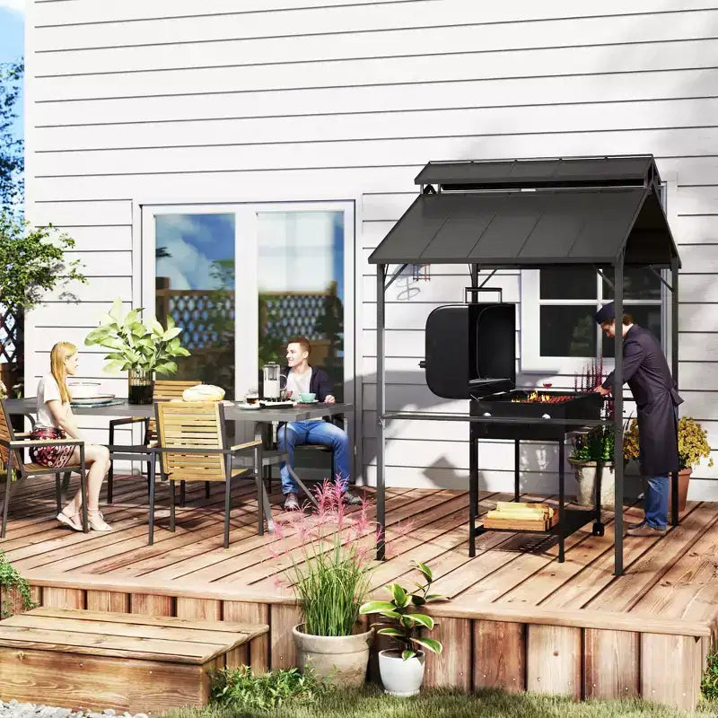 Gazébo barbecue à toit rigide avec un toit métallique à double couche, deux étagères latérales et dix crochets.