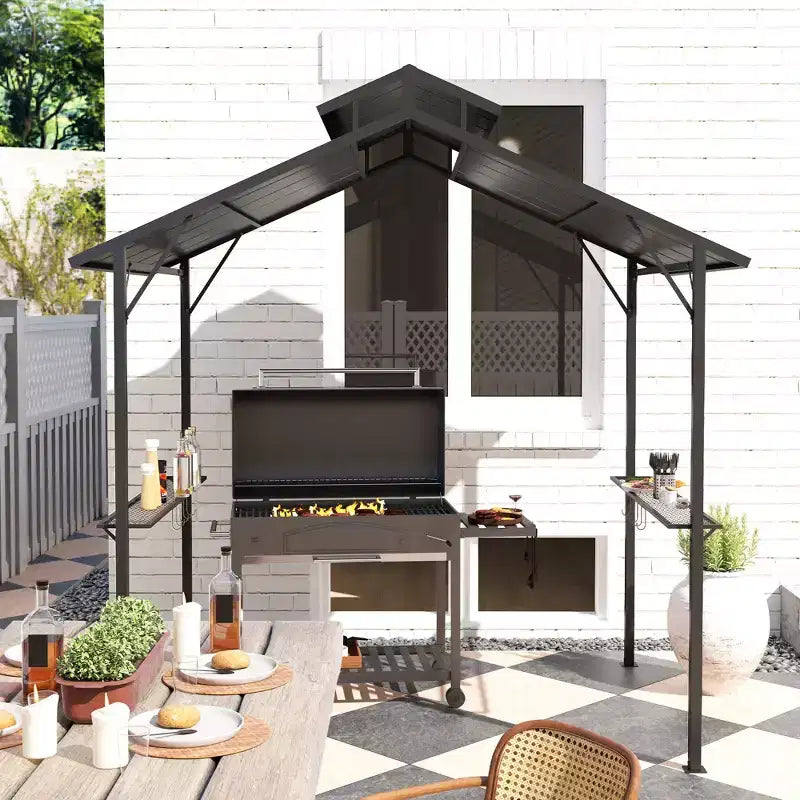 Gazébo barbecue à toit rigide avec un toit métallique à double couche, deux étagères latérales et dix crochets.