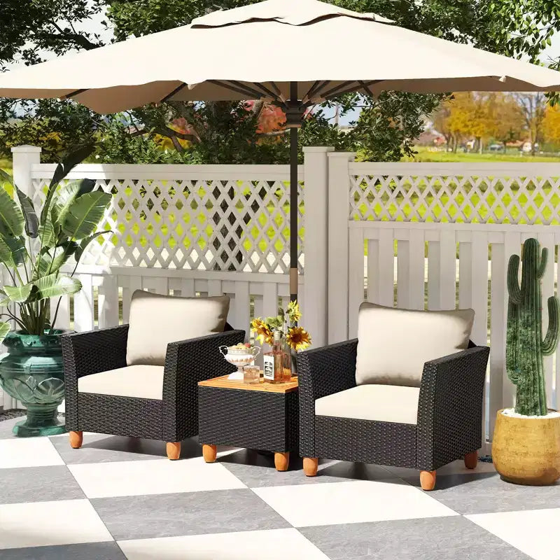 Ensemble de mobilier de jardin en rotin, comprenant un canapé rembourré et une table de rangement, avec un plateau en bois.
