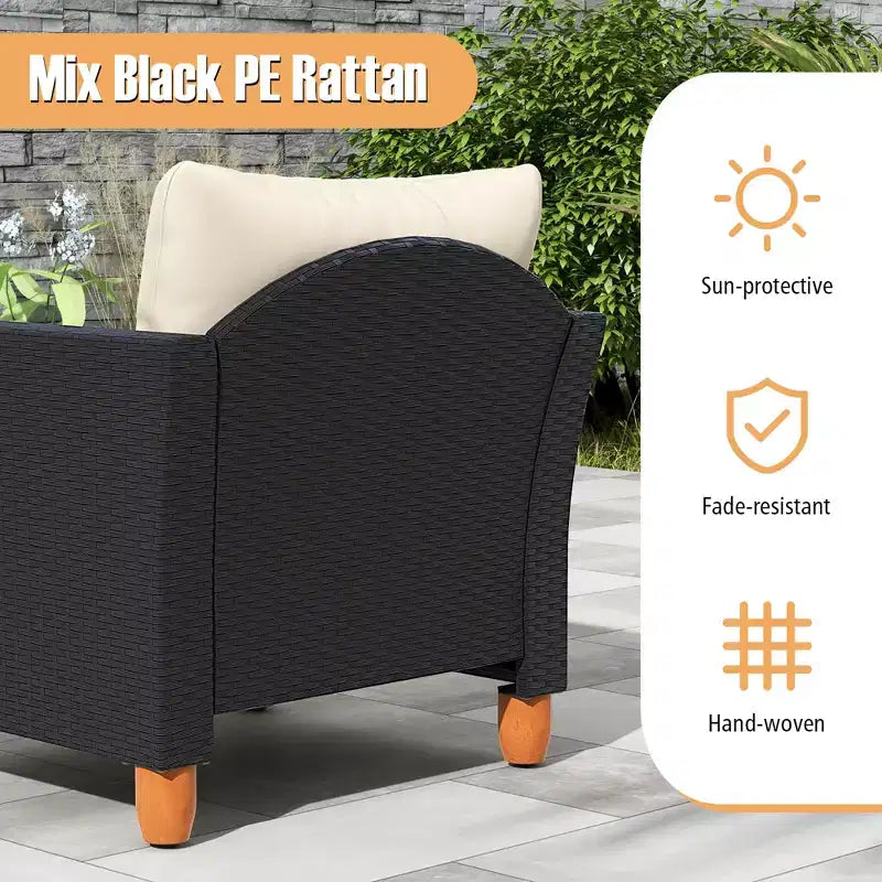 Ensemble de mobilier de jardin en rotin, comprenant un canapé rembourré et une table de rangement, avec un plateau en bois.