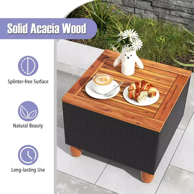 Ensemble de mobilier de jardin en rotin, comprenant un canapé rembourré et une table de rangement, avec un plateau en bois.